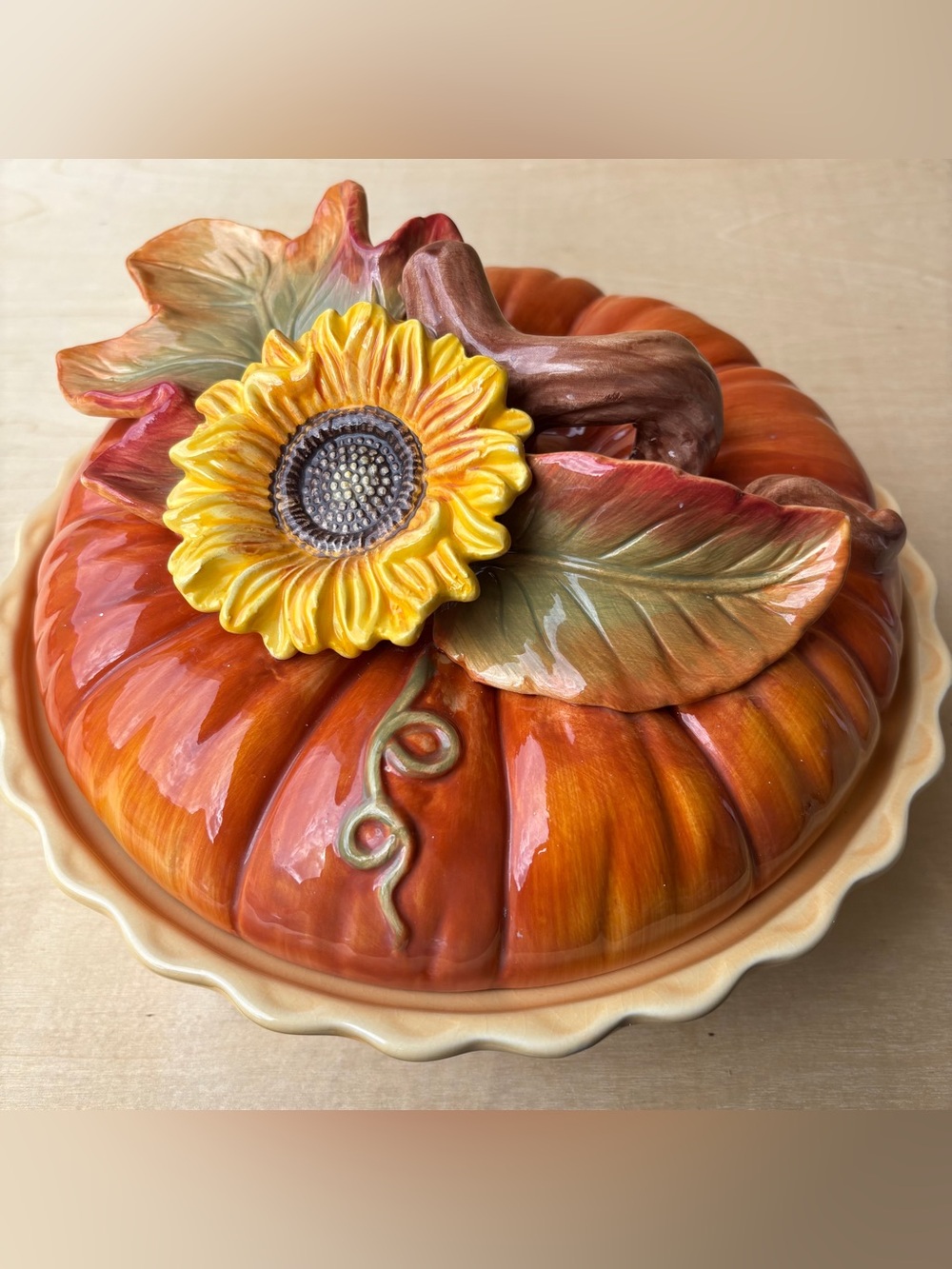 Cracker Barrel 9” Fall Thanksgiving Sunflower Pumpkin Pie Carrier Dish